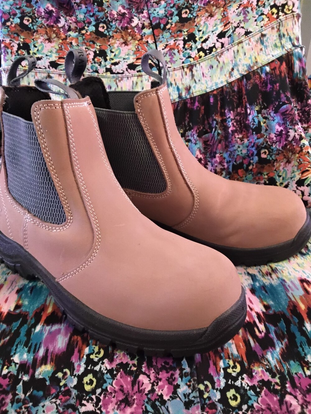 Moxie Trade Women's size 9 pink composite toe leather work boots